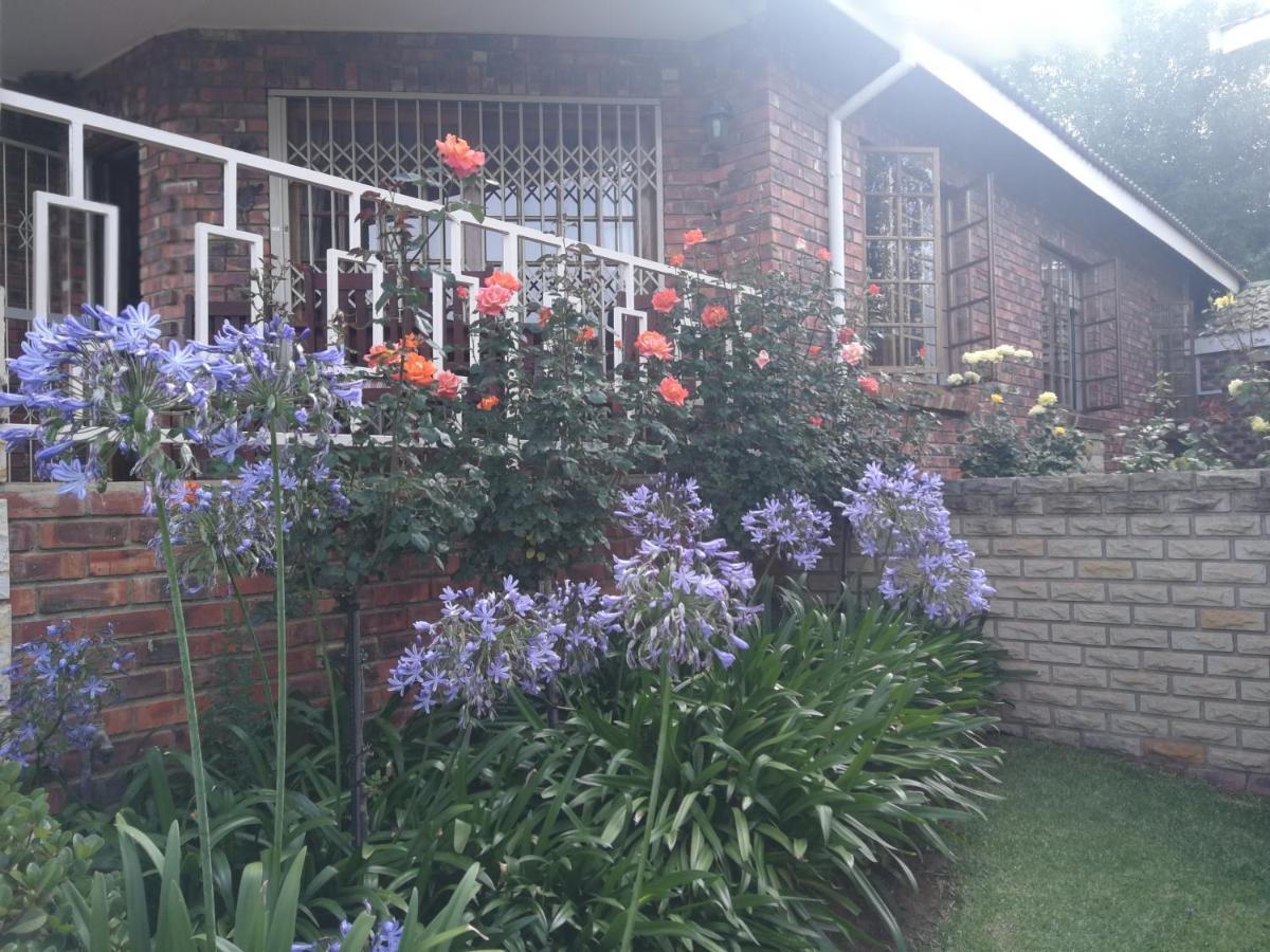 Clarens Cottages Buitenkant foto