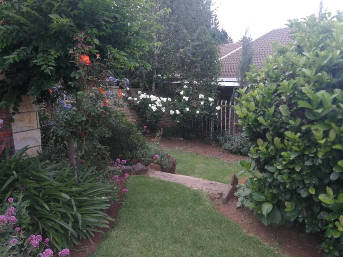 Clarens Cottages Buitenkant foto